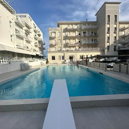 Fronte Mare, Piscina - Grifone Apartamento